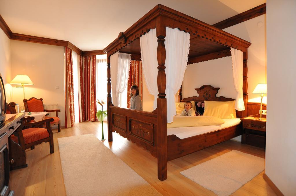 Hotel Loffele Weissbriach Bagian luar foto