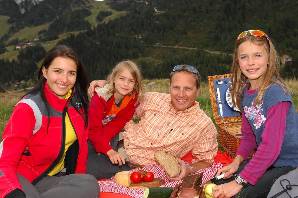 Hotel Loffele Weissbriach Bagian luar foto